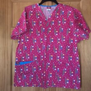 Pink Dickies scrub top with hearts 💕 💙💛